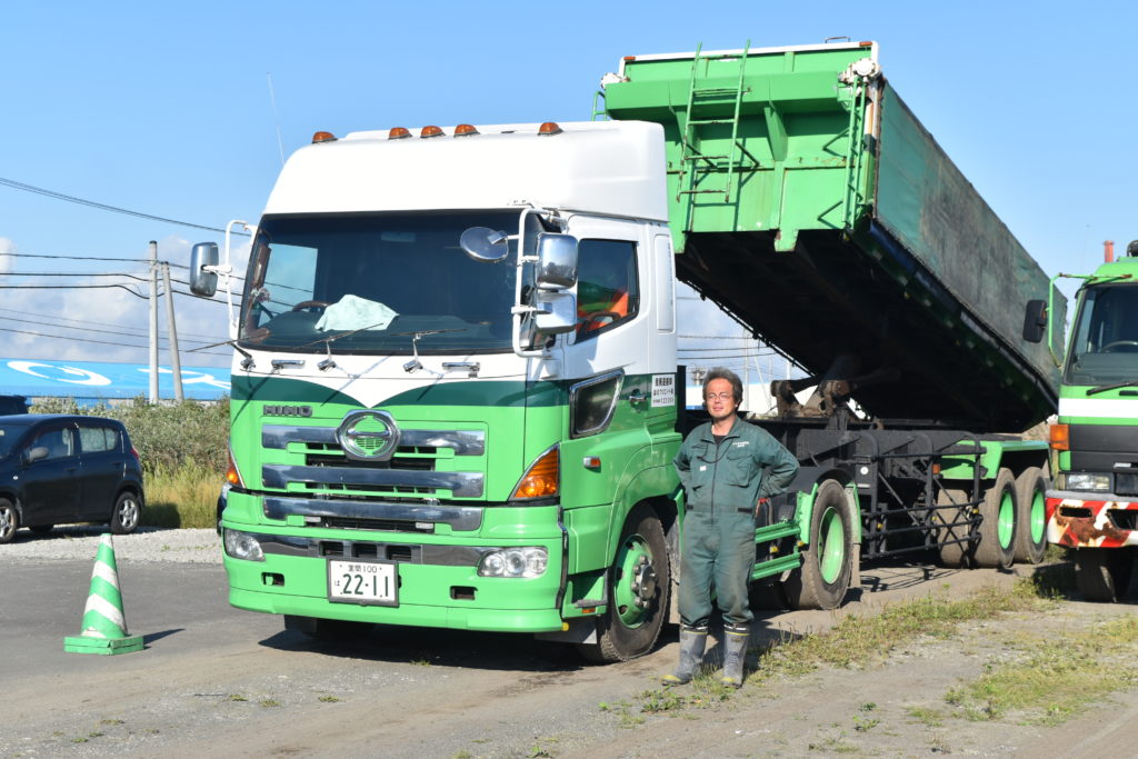 産業廃棄物収集運搬車　トレーラヘッド